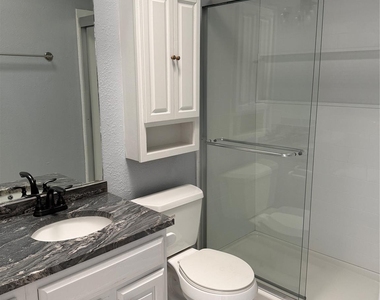 5033 Wagon Wheel Avenue - Photo Thumbnail 4