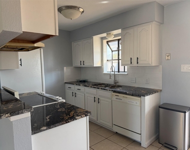 5033 Wagon Wheel Avenue - Photo Thumbnail 2