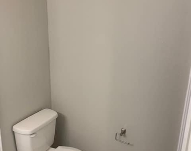 821 W Day Street - Photo Thumbnail 7
