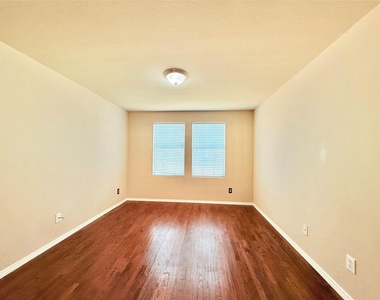 1604 Quail Springs Circle - Photo Thumbnail 9