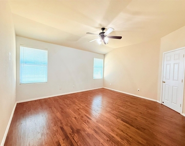 1604 Quail Springs Circle - Photo Thumbnail 11