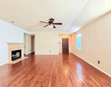 1604 Quail Springs Circle - Photo Thumbnail 4