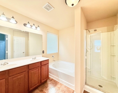 1604 Quail Springs Circle - Photo Thumbnail 14