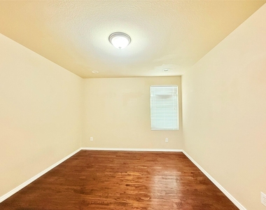 1604 Quail Springs Circle - Photo Thumbnail 10