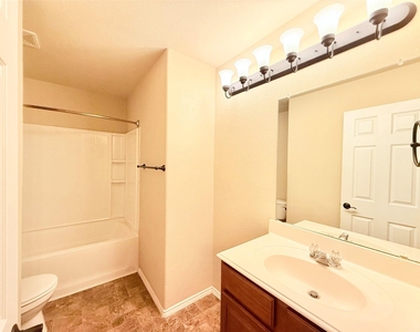 1604 Quail Springs Circle - Photo Thumbnail 12