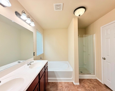 1604 Quail Springs Circle - Photo Thumbnail 13