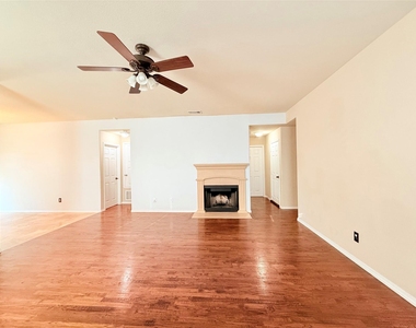 1604 Quail Springs Circle - Photo Thumbnail 2
