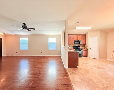1604 Quail Springs Circle - Photo Thumbnail 7