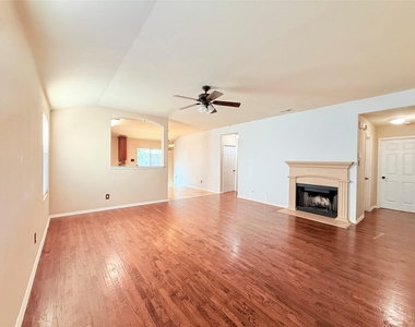 1604 Quail Springs Circle - Photo Thumbnail 3