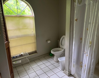1004 Middle Cove Drive - Photo Thumbnail 2