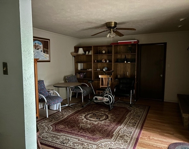 1004 Middle Cove Drive - Photo Thumbnail 4