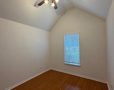 500 Leatherman Drive - Photo Thumbnail 10