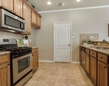 6060 Pisa Lane - Photo Thumbnail 7