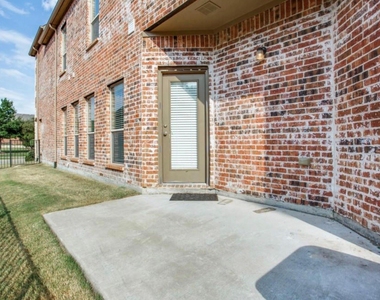 6060 Pisa Lane - Photo Thumbnail 21