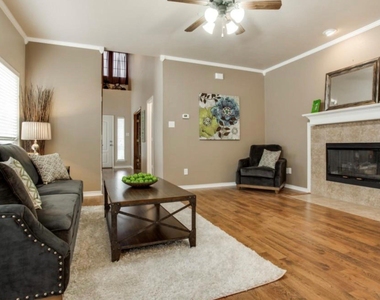 6060 Pisa Lane - Photo Thumbnail 4