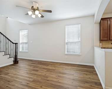7925 Hannah Street - Photo Thumbnail 2