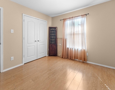 729 Pheasant Road - Photo Thumbnail 13
