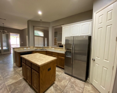 2011 Glen Manor Road - Photo Thumbnail 10