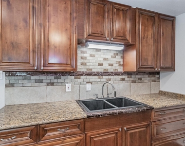5108 Lyndon Drive - Photo Thumbnail 11