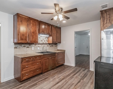 5108 Lyndon Drive - Photo Thumbnail 8