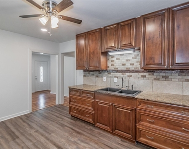 5108 Lyndon Drive - Photo Thumbnail 10