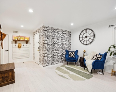 1657 Nob Hill Road - Photo Thumbnail 2