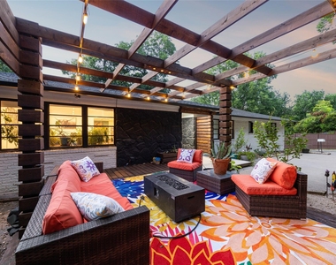 1657 Nob Hill Road - Photo Thumbnail 1
