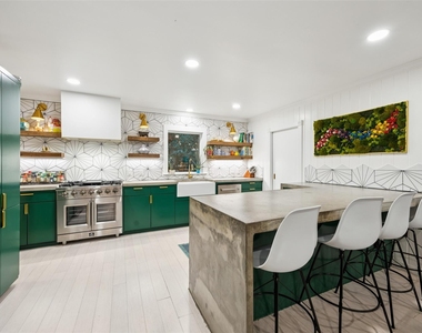 1657 Nob Hill Road - Photo Thumbnail 7