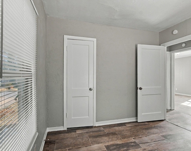 5408 Como Drive - Photo Thumbnail 9