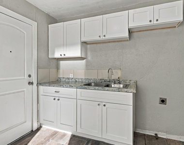 5408 Como Drive - Photo Thumbnail 3