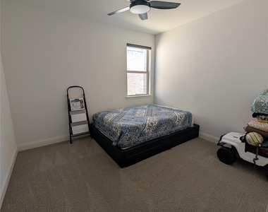 425 Sunnyridge Lane - Photo Thumbnail 4