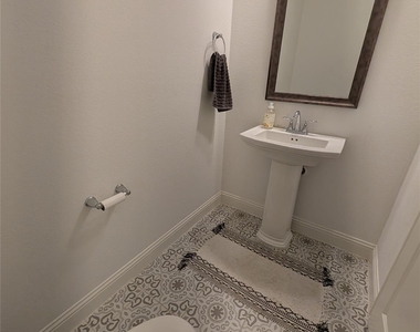 425 Sunnyridge Lane - Photo Thumbnail 2