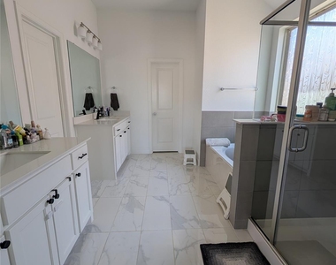425 Sunnyridge Lane - Photo Thumbnail 13
