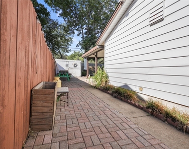1809 Anderson Street - Photo Thumbnail 17