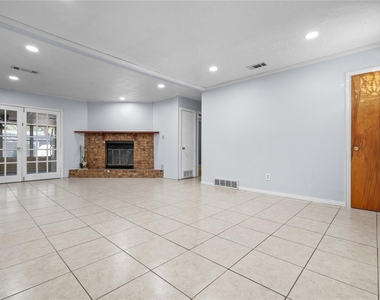 1809 Anderson Street - Photo Thumbnail 4