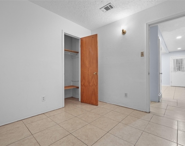1809 Anderson Street - Photo Thumbnail 11
