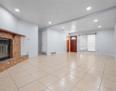 1809 Anderson Street - Photo Thumbnail 8