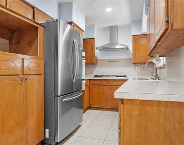 1809 Anderson Street - Photo Thumbnail 7