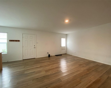 5911 Nyquist Way - Photo Thumbnail 10