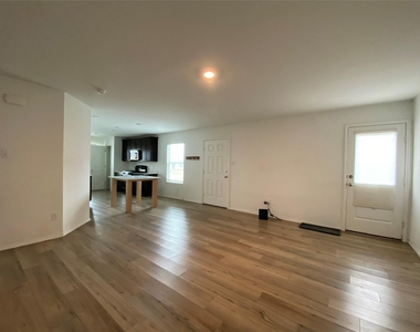 5911 Nyquist Way - Photo Thumbnail 11