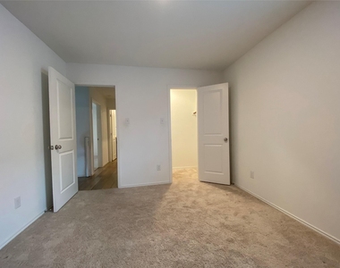 5911 Nyquist Way - Photo Thumbnail 17