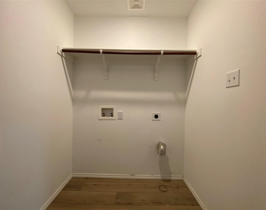 5911 Nyquist Way - Photo Thumbnail 24