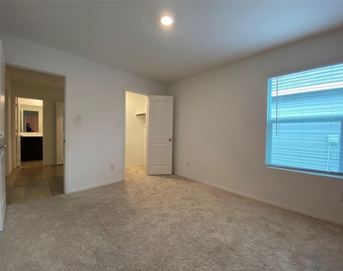 5911 Nyquist Way - Photo Thumbnail 13