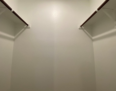 5911 Nyquist Way - Photo Thumbnail 16