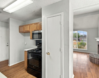 6433 Riverwater Trail - Photo Thumbnail 11