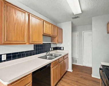 6433 Riverwater Trail - Photo Thumbnail 9