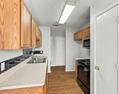 6433 Riverwater Trail - Photo Thumbnail 8
