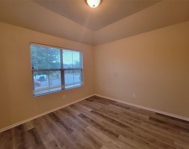 1117 Prelude Drive - Photo Thumbnail 5