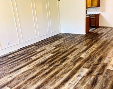 2305 Kingsford Court - Photo Thumbnail 2