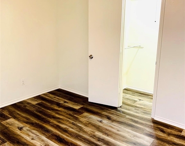 2305 Kingsford Court - Photo Thumbnail 10
